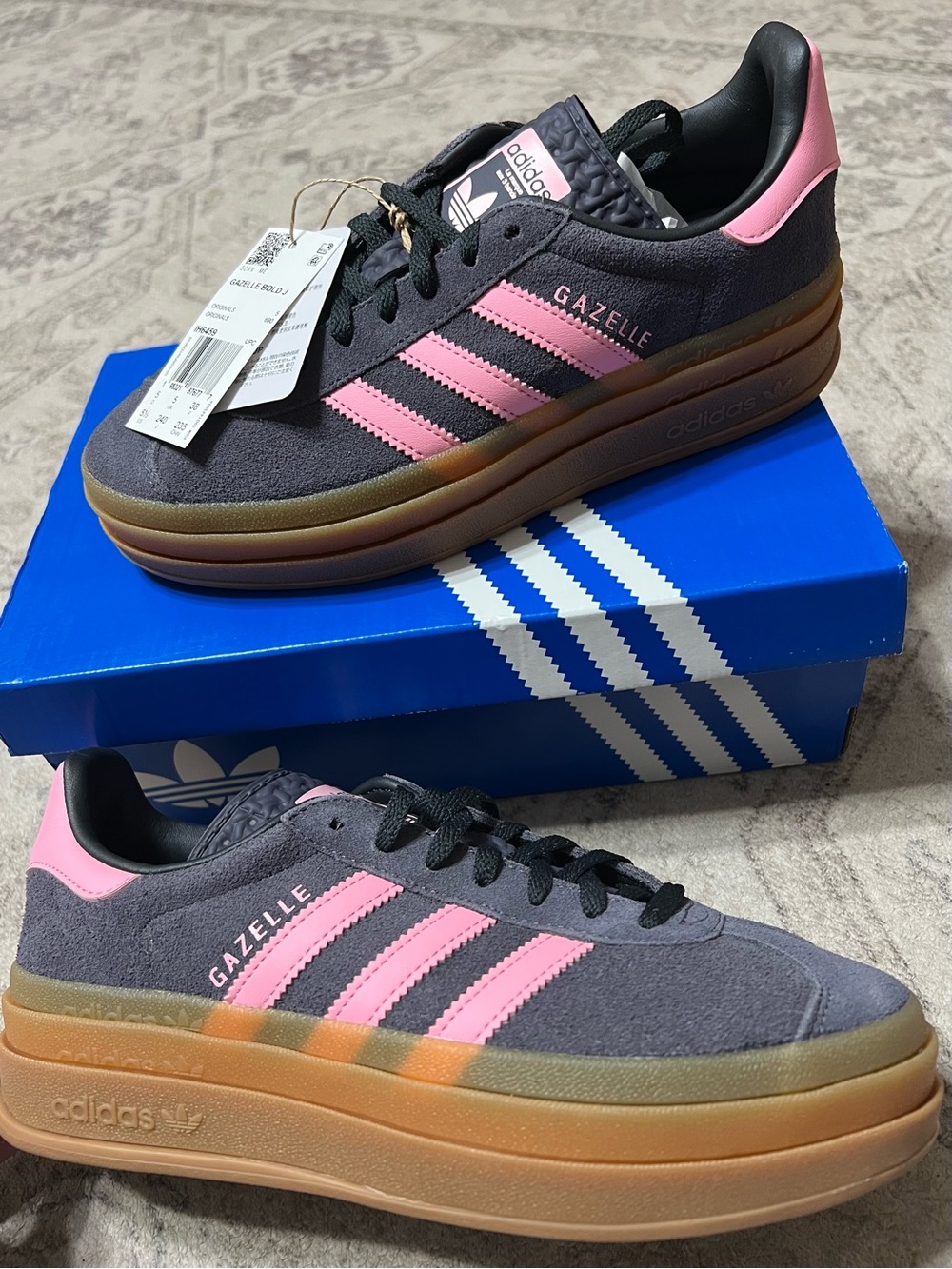 GAZELLE BOLD SHOES KIDS 5.5–fits a women’s 7!